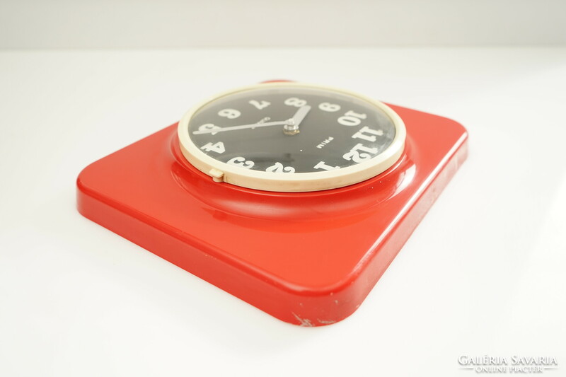 Retro red prim wall clock / plastic Czech / mid century / space age / old / pop art / 70s