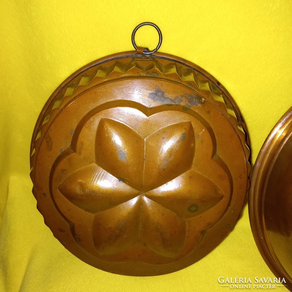 2 copper kuglóf molds, wall decoration, confectioner's supplies.