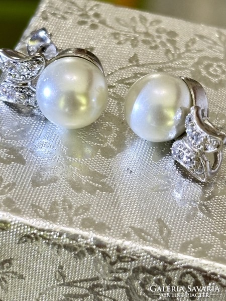 A beautiful pair of silver earrings with pearl and zirconia inlay