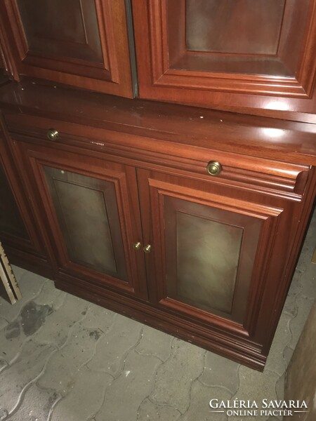 Cabinet line used in good condition