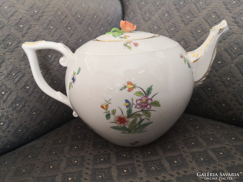 Herend chinoise (fc, oriental) patterned teapot, spout