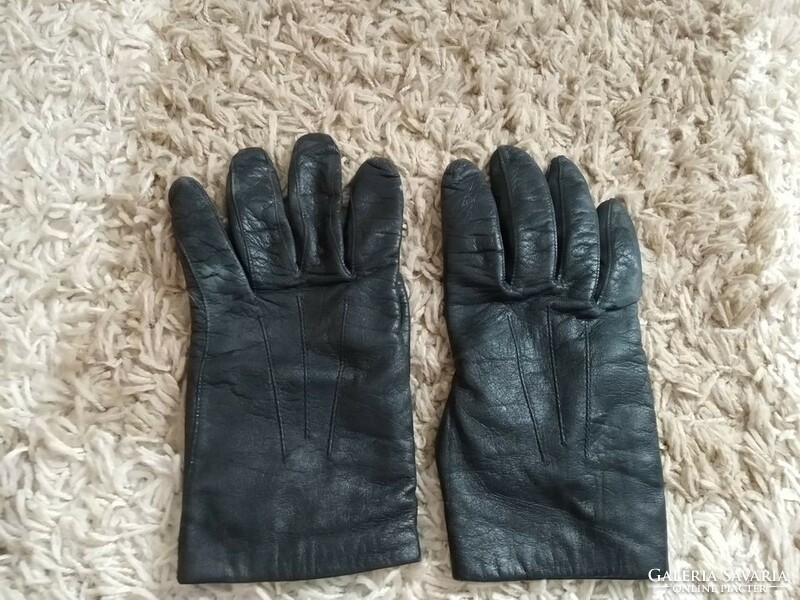 Women's leather gloves