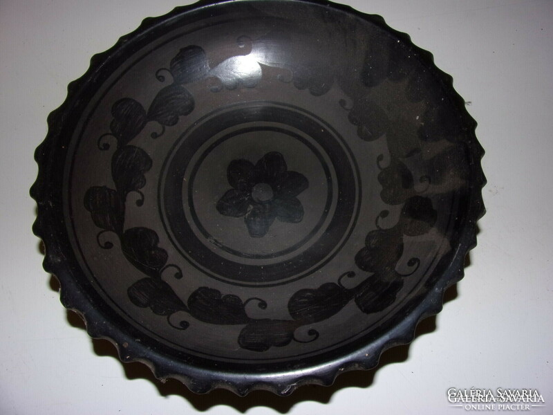 Black decorative wall plate