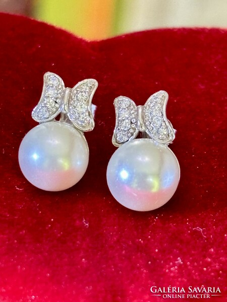 A beautiful pair of silver earrings with pearl and zirconia inlay