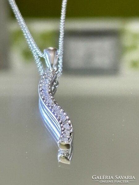 Dazzling, graceful silver necklace and pendant, embellished with zirconia stones