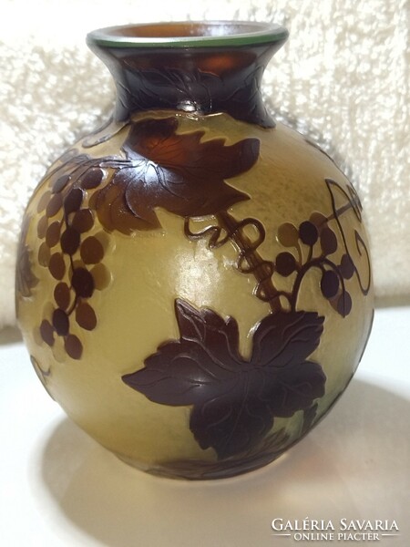 Beautiful vase with a quince pattern, tip gallé, 13 cm high