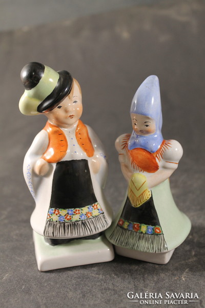 Porcelain couple in folk costume 608