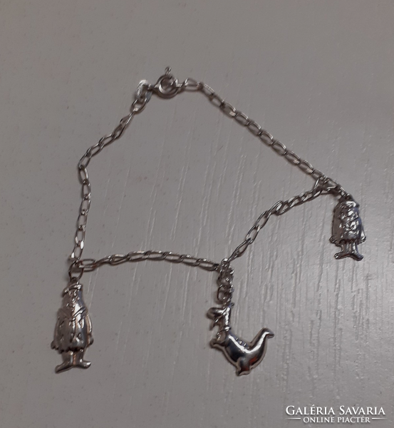 Jelzett 925-ös női ezüst karlánc karkötő  rajta igényes munkával készített  Frédi Béni Dínó lógókkal