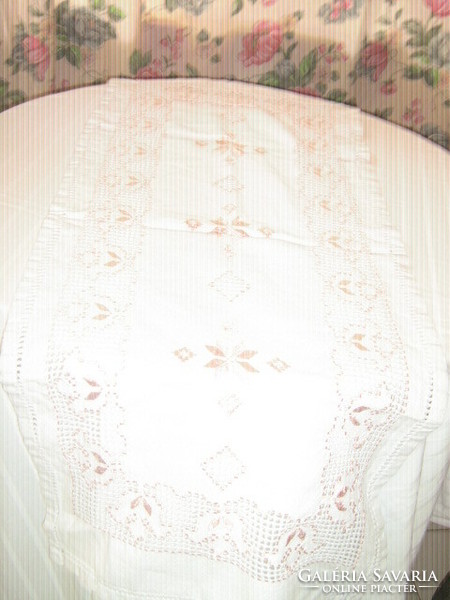 Beautiful hand-embroidered woven tulip tablecloth