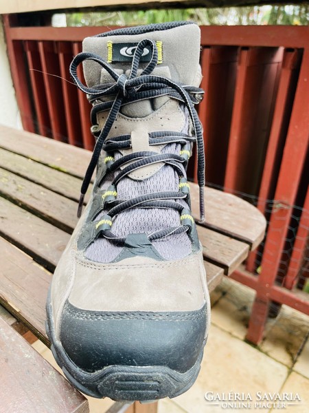 Salomon men's elevated Gore-tex hiking boots in size 43 1/3