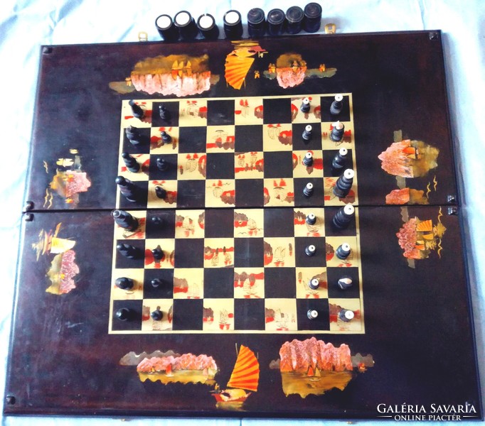 Antik festett és faragott sakkkészlet