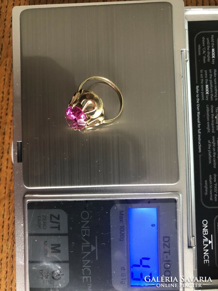 Arany gyűrű 14 K pink topáz