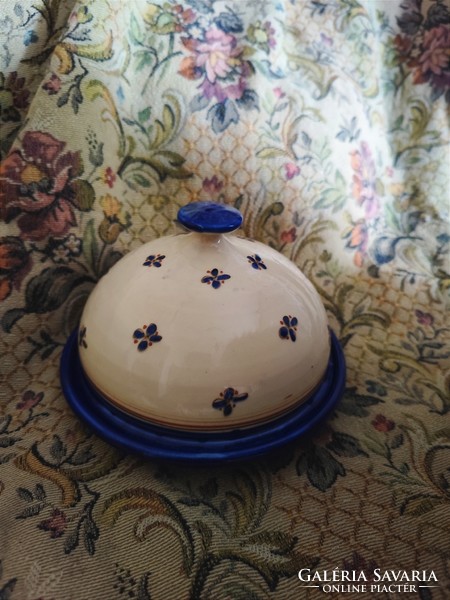 Ceramic butter holder or cheese holder.