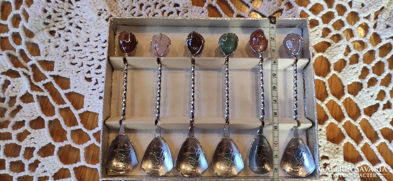Règi ice cream scoops with mineral stones