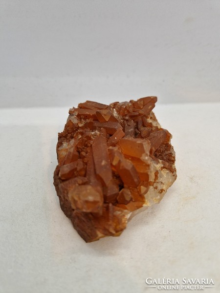 Tangerin (mandarin) quartz mineral deposit