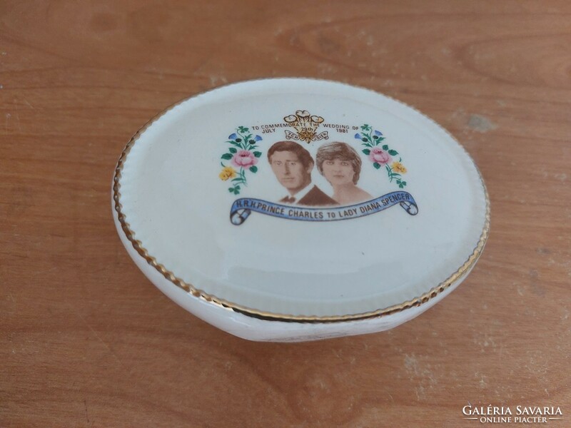 (K) porcelain vaporizer (?) Prince Charles and Princess Diana