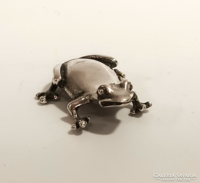 Silver frog