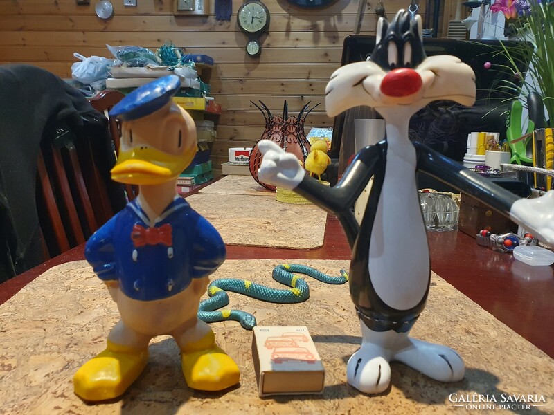 Retro Szilveszter és Donald kacsa rajzfilm figurák a 60-as évekből warner brothers cartoon disney