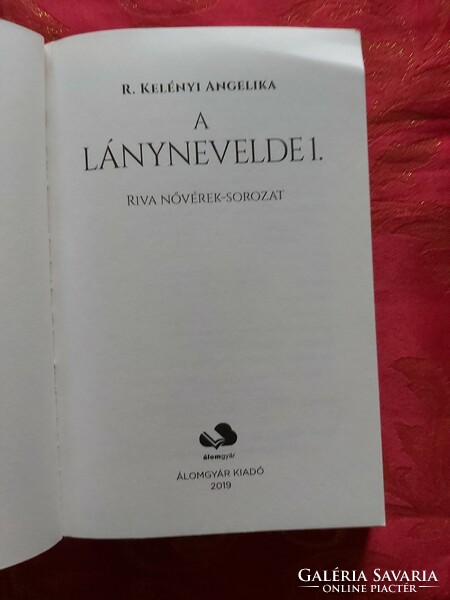 R. Kelényi Angelika : A lánynevelde 1.