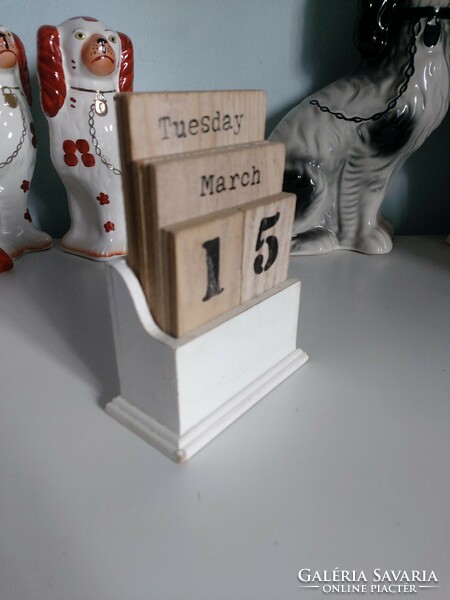 White and natural colored wooden perpetual calendar 15 cm high