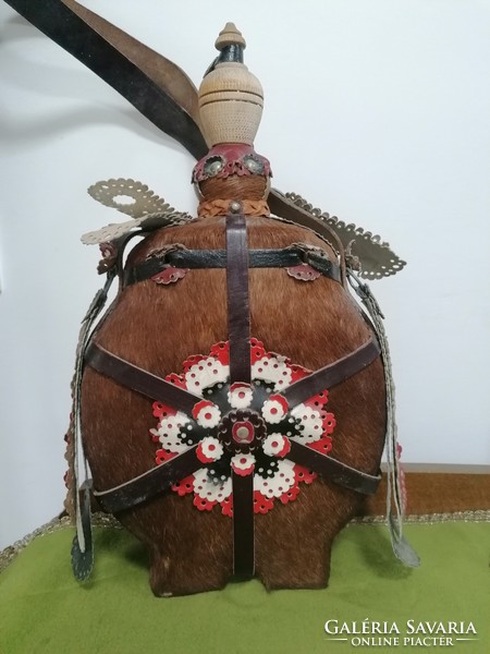 Nagyméretű csikóbőrös kulacs 42 cm