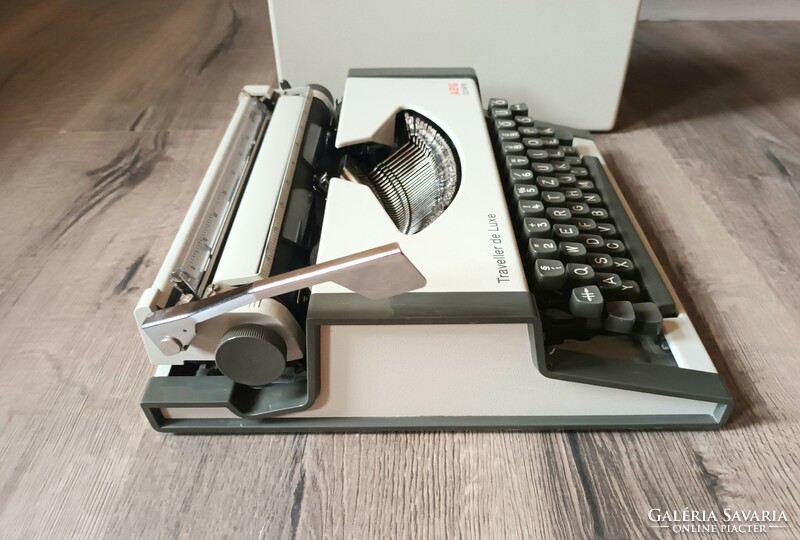 OLYMPIA - Traveller de Luxe retró írógép
