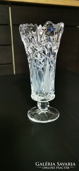 A polished olom crystal vase for your lips