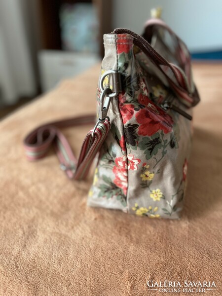Cath Kidston rózsás oil clothes vállra is akasztható táska