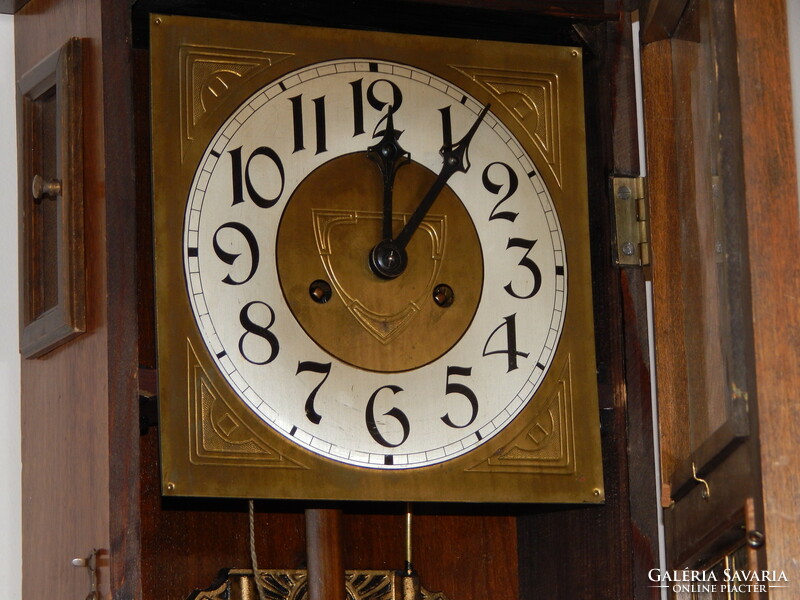 Also a video - a well-preserved, carefully maintained pendulum clock, the xx.Szd. From the beginning