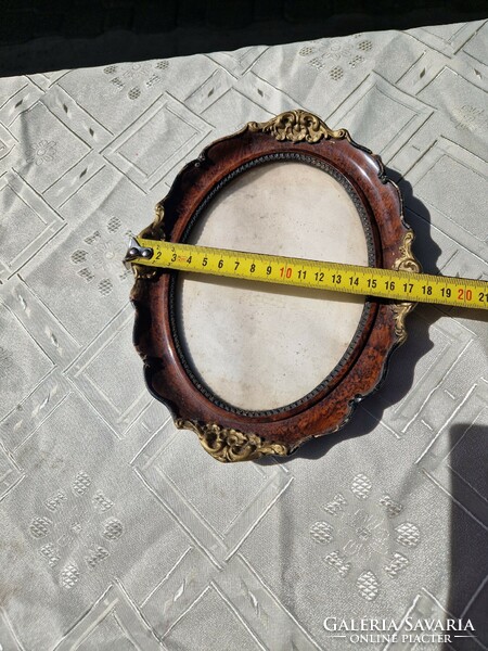 Oval wooden picture frame