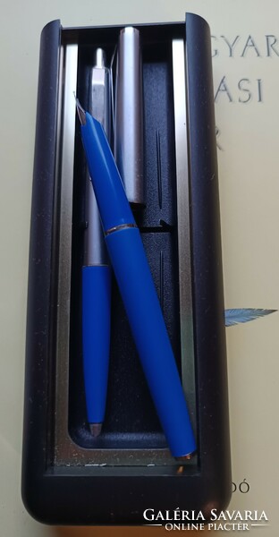 Retro pen and fountain pen set.