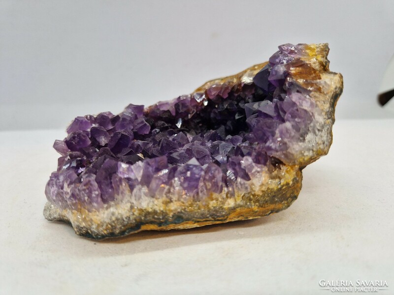 Amethyst mineral drusen