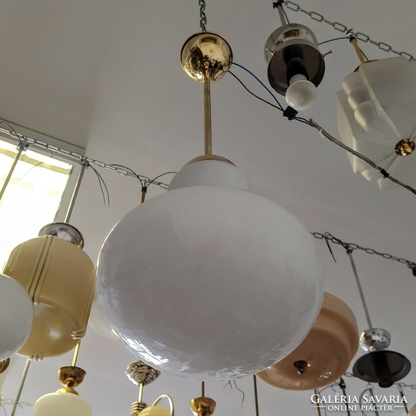 Art deco réz mennyezeti lámpa felújítva - különleges formájú tejüveg búra