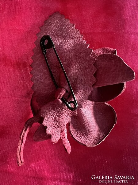 Vintage leather flower brooch pin