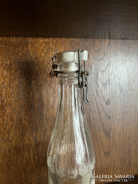 Hüsi carbonated soft drink bottle with buckle