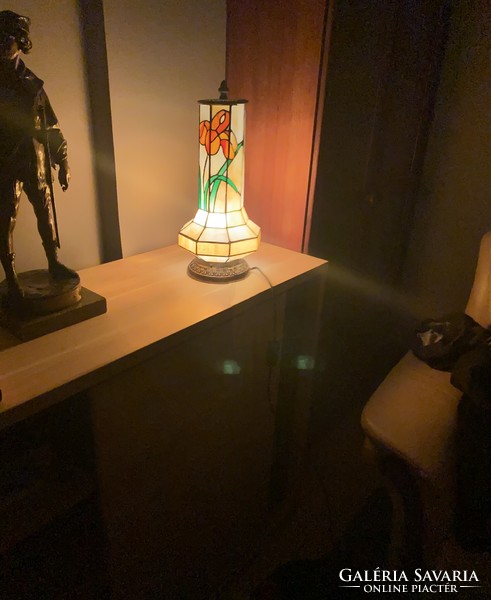 Tiffany bedside lamp