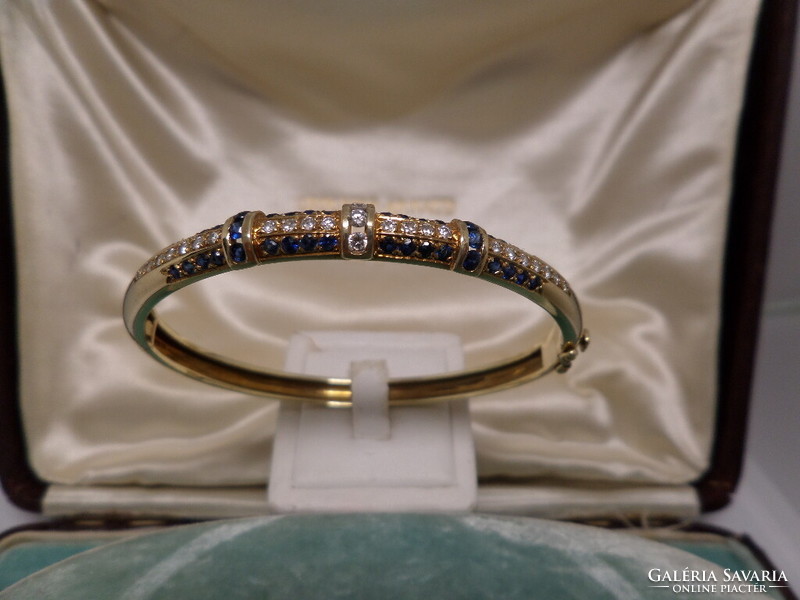 Gold bracelet / carreif with blue sapphires and glasses