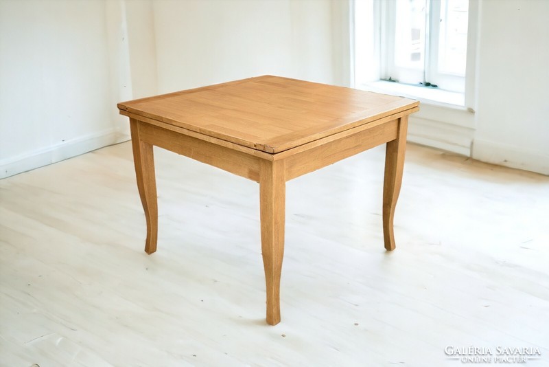 Beautiful, scratch-free, brand new renovated oak folding dining table