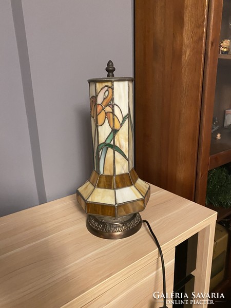 Tiffany bedside lamp