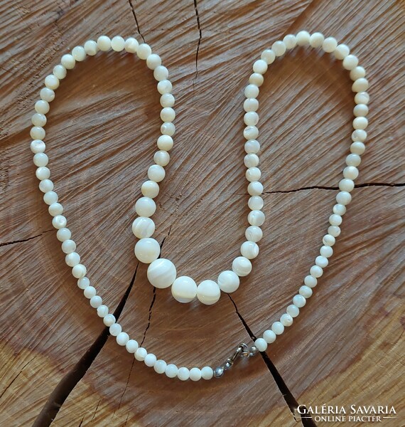 Mother of pearl/shell necklace with growing eyes