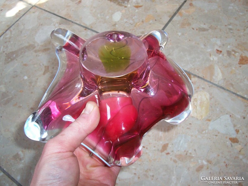 Csodás muranoi üvegkínáló
