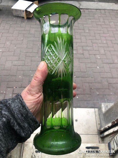Lead crystal vase, 26 cm high, excellent for home decoration. Art deco, green