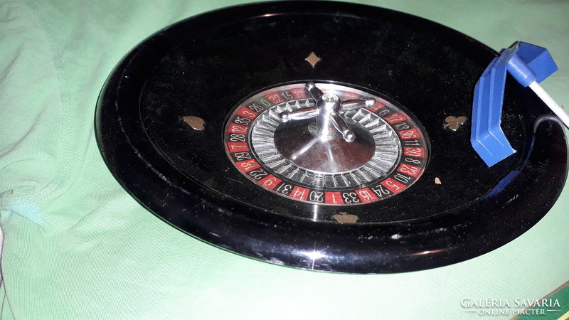 Old nsk plastic roulette game with box as shown in the pictures