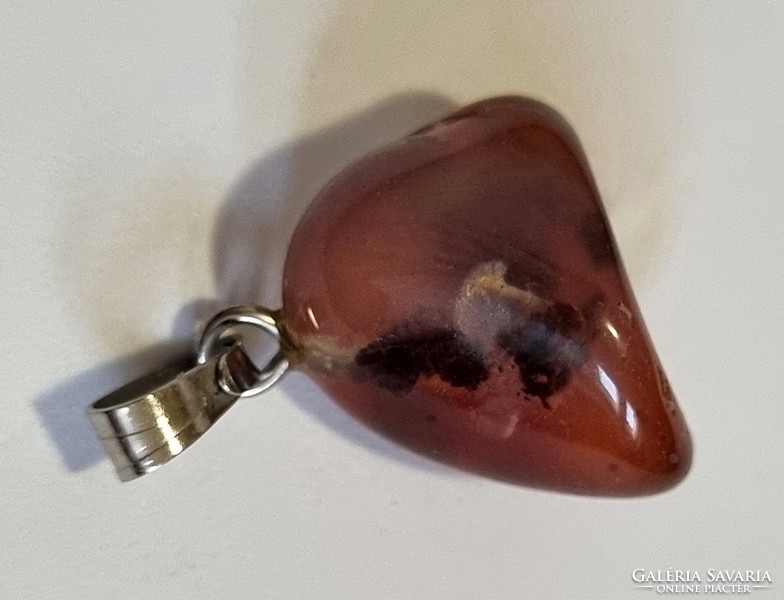 Special jewelry amber pendant