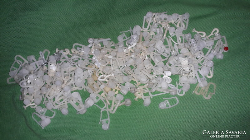 Retro huge amount of plastic curtain holder / fixing / roller in one as shown in the pictures