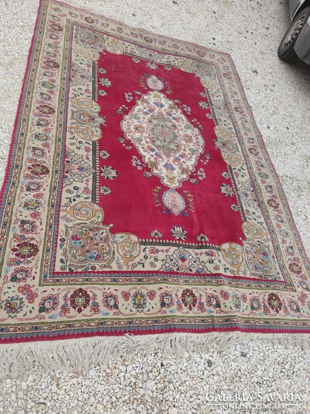 Nagy méretű, vastag, antik kézi csomzású perzsa szőnyeg a készítő jelzésével 3,15*2,15 cm