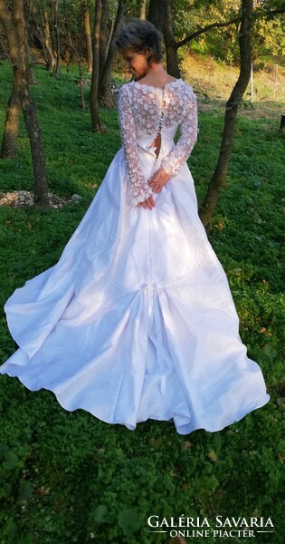 Wedding dress