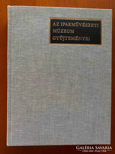 Az Iparművészeti Múzeum gyűjteményei  színes ++fekete fehér  vászonkötés Terjedelem:358+17 képtábla