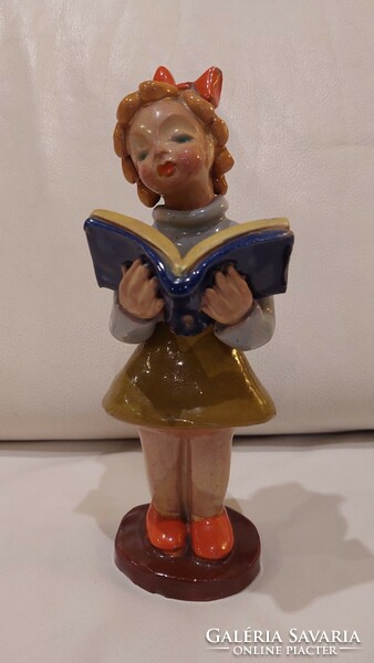 Kerámia szobor, könyvet olvasó lány, 22.5 cm