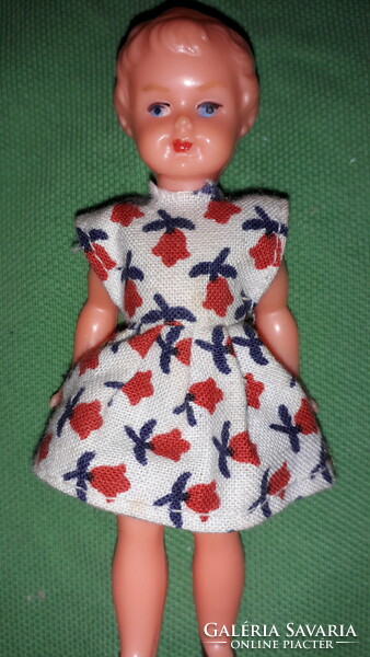 Antik 10 cm celluloid kis játék BABASZOBÁS babák eredeti ruhában darabra a képek szerint